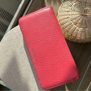 Matt & Nat Coral Wallet. Perfection condition.